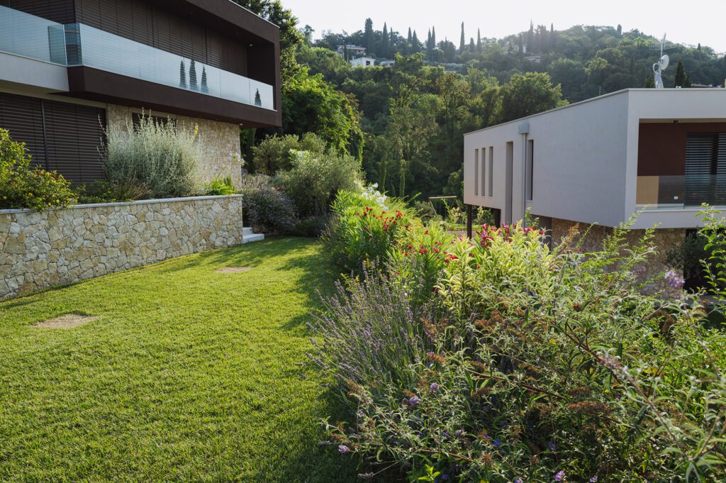 giardino_villa_piscina_cavaion_ giambenini_vivaifrancescogiambenini_paesaggisticastudiofg_13